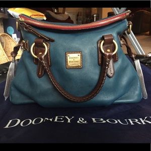 💙 Dooney and Bourke Stanwich satchel - Denim 💙